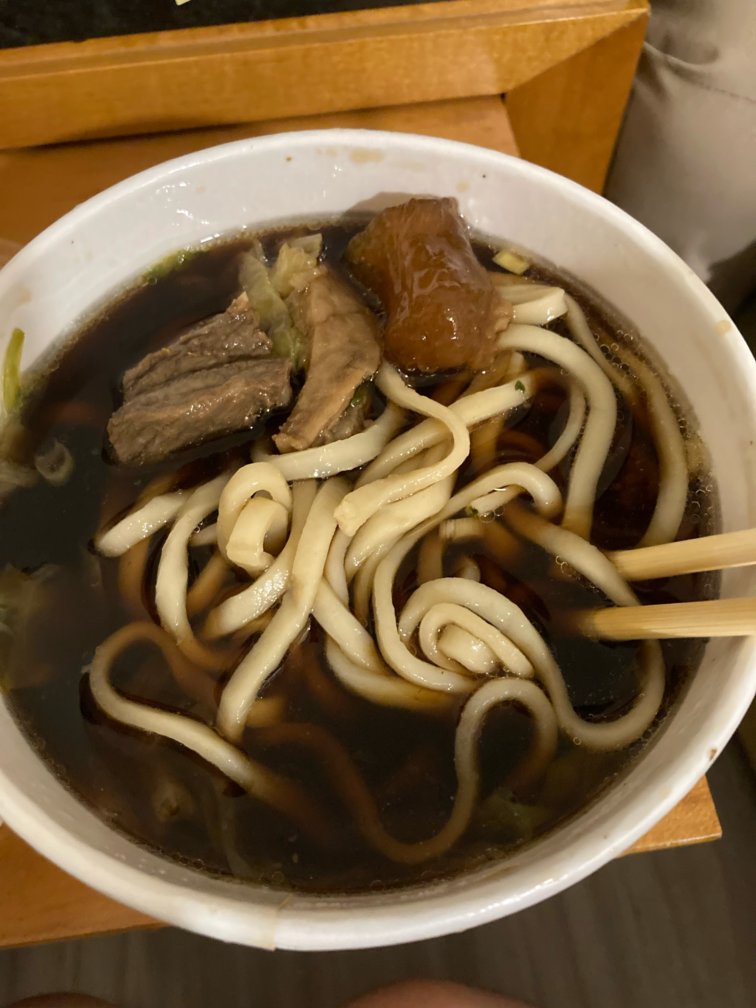 高雄の三商巧福の牛肉麺（テイクアウト)